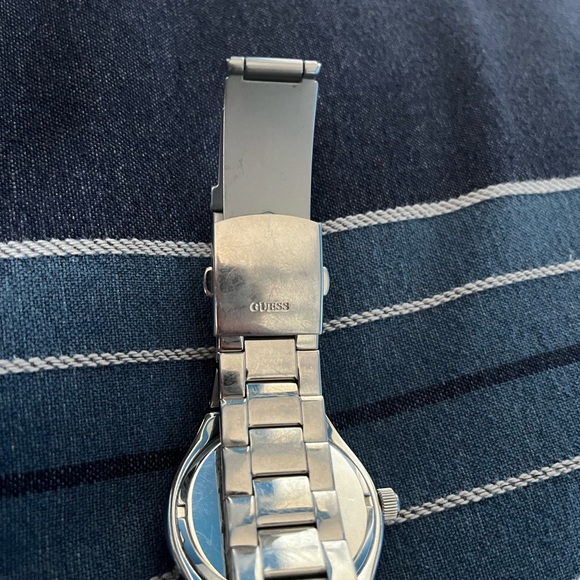 Guess watch - Picture 3 of 3